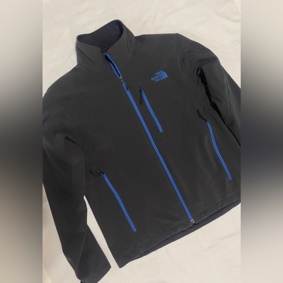 The North Face Men's Black Jacket with Vibrant Blue Zippers Size Medium - Picture 1 of 15